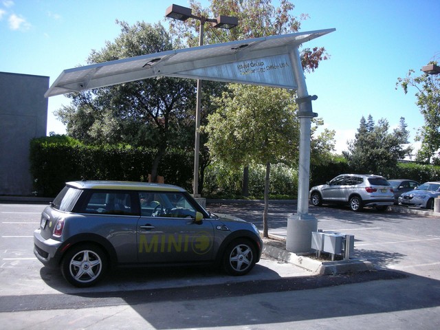推動電動車普及  三藩市提供免費太陽能充電站