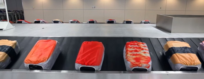 機場變身迴轉壽司店！日本 PARCO 百貨推出壽司行李喼套