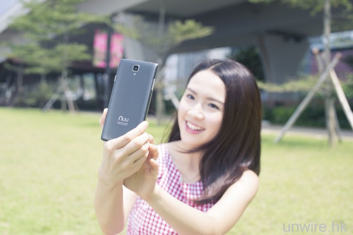 Esterlie 分享用香港手機 NUU Mobile Z8 自拍輕鬆時刻