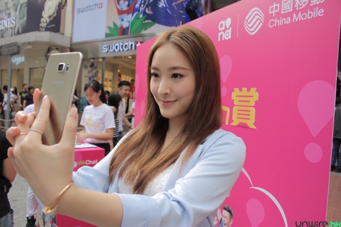 陪靚女一齊玩手機 ! 中國移動香港 WeChat x Samsung Galaxy S6 edge+ | Note5 街頭活動