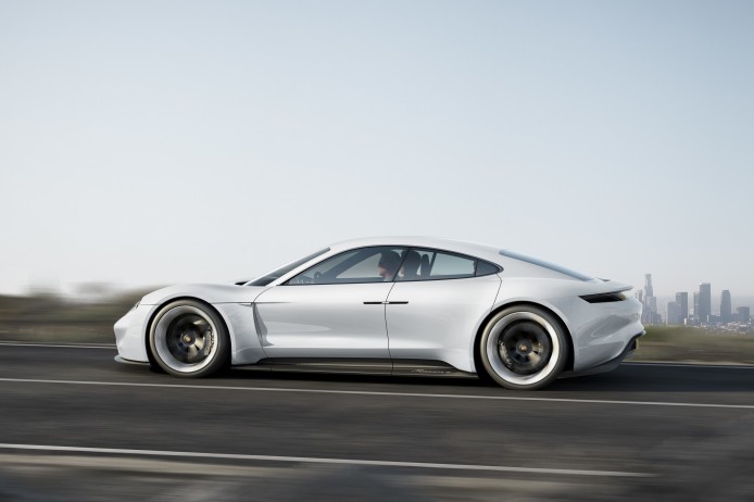 挑戰 Tesla！Porsche Mission E Concept 發表