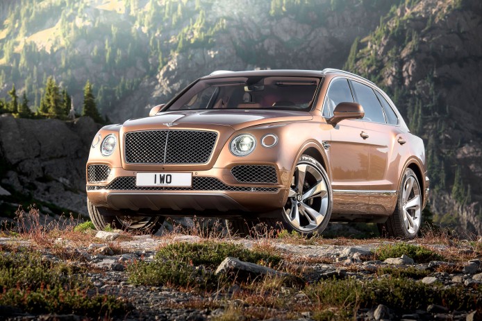英女皇成 Bentley 超豪 SUV 首名顧客