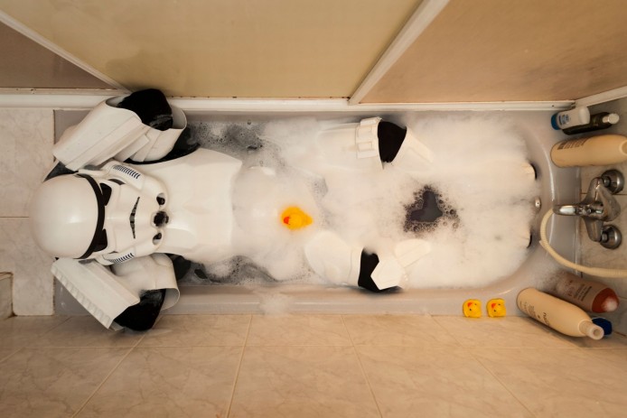 PAY-A-Stormtrooper-taking-a-bath-with-his-rubber-ducks