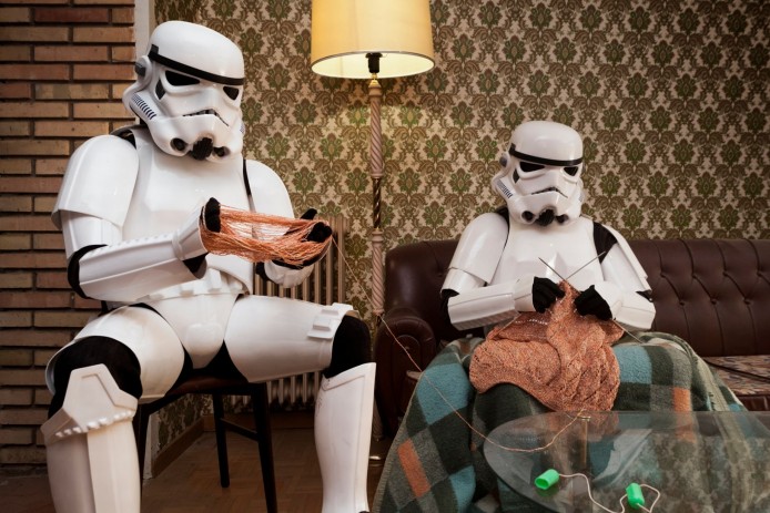 PAY-Two-Stormtroopers-enjoy-some-knitting