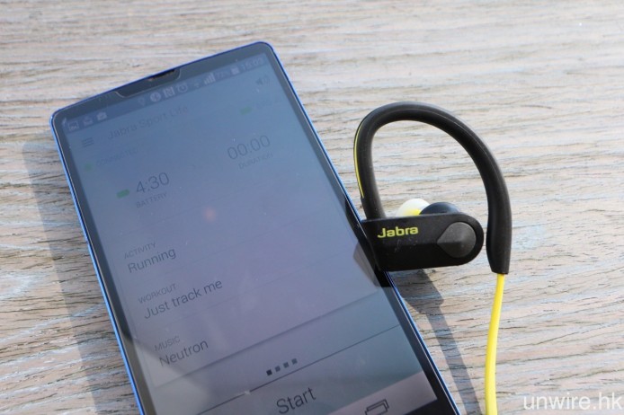 機身特別加入專用按鈕，可以直接啟動《Jabra Sport Life》app。