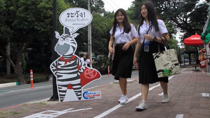 泰國大學測試低頭族專用通道