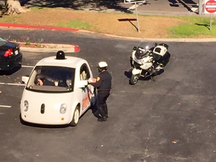 時速太慢！Google Car 美國被警方截停