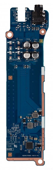 聲音及電源線路底板再分為上下兩段，兩者有明顯的距離，減少雜訊干擾。