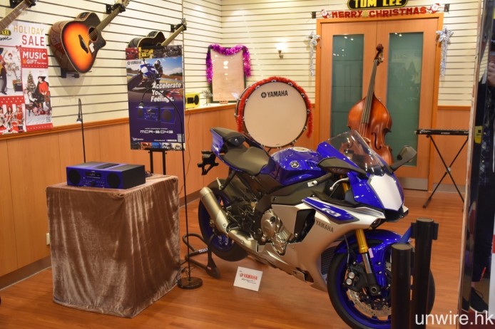 由即日至 1 月 4 日，通利琴行總店更會同時展示藍色版本的 MCR-B043D 及 YZF-R1，愛好該款電單車的車迷不妨趁今個聖誕假期前往參觀一下。