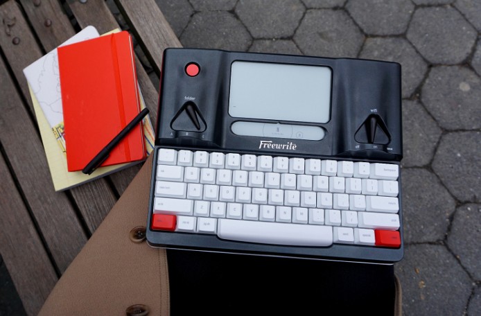 現代版打字機 FreeWrite 不怕分心更集中