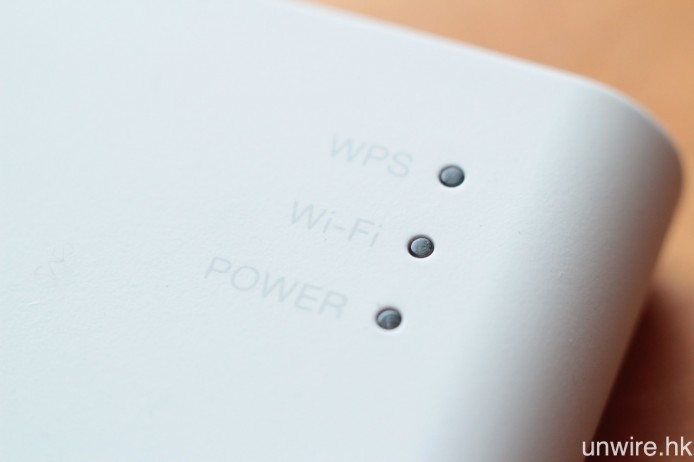 機身設有 Power、Wi-Fi 及 WPS 3 枚狀態指示燈。