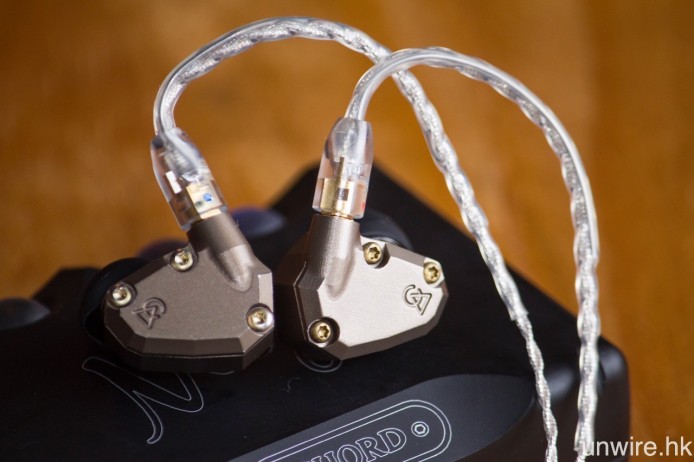 艾域：「鍍鎳機身型格，4 動鐵單元雙開孔設計獨特。」 Campfire Audio Jupiter 入耳式耳機評測