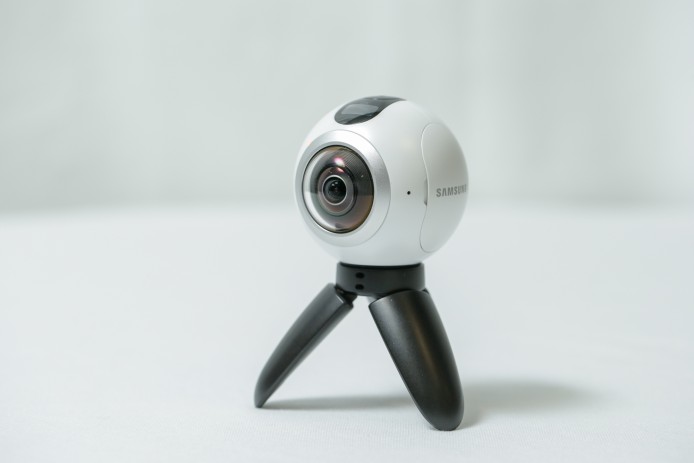 激似眼珠爸爸！Samsung Gear 360 相機正式現身