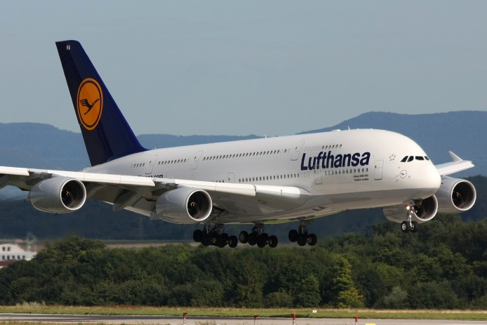 無人機險生意外，與 A380 客機擦身而過