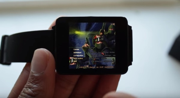 【有片睇】對戰都得！海外玩家成功於 LG G Watch 上運行《Counter Strike 1.6》