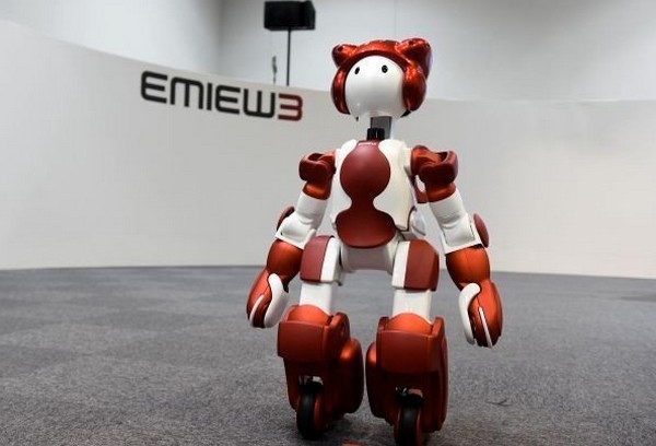 【有片睇】跌倒都識起身！Hitachi 發表新款 EMIEW3 人形機械人識多國語言