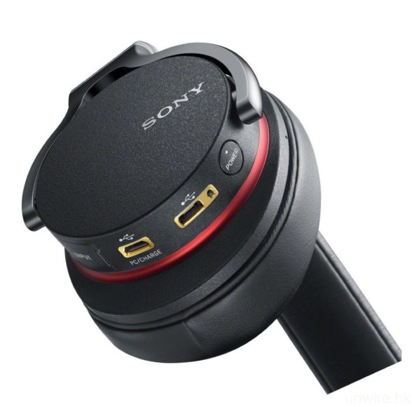 至於數碼耳機，Philips Fidelio M2L 及 Sony MDR-1ADAC，相信不少 Wire 民都不會陌生。