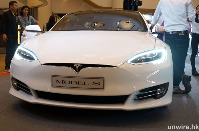 Tesla Model S 升級版到港 舊版有乜分別 ? 陪你去太古廣場睇