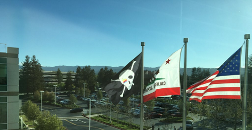 Apple 總部掛海盜旗慶祝 40 歲生日