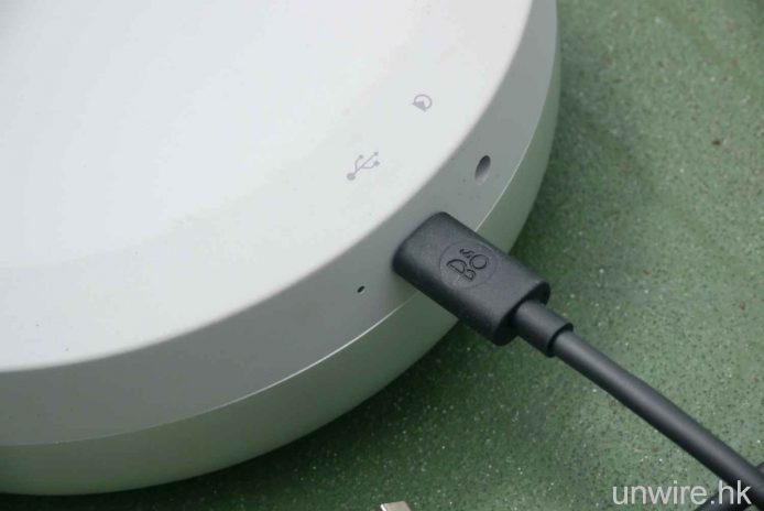 USB Type-C 端子充電，充電快速。