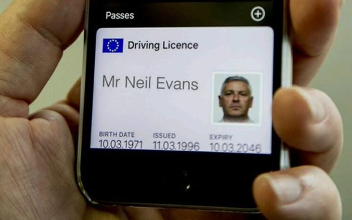 英國考慮將駕駛執照手機化