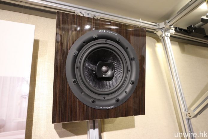 喇叭的 1 吋高音更可作角度微調。