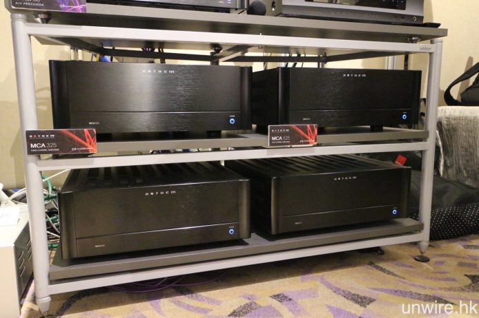 而後級則包括 1 部 Anthem MCA325,負責驅動前置及中置,而 3 部 MCA525 則負責其他聲道。