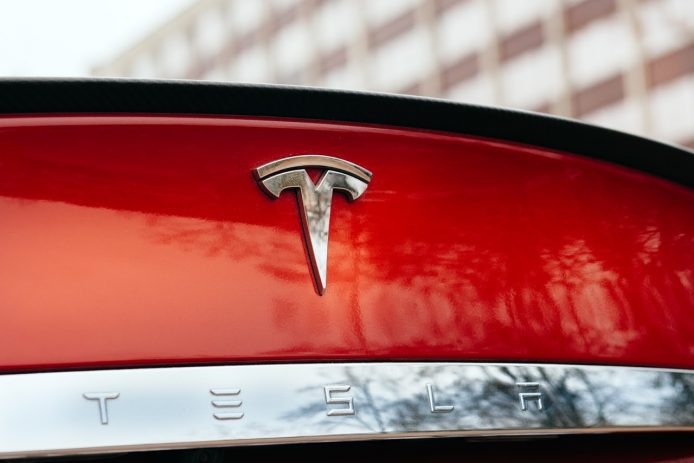 又唔識避？Tesla 第二宗自動駕駛意外發生在中國