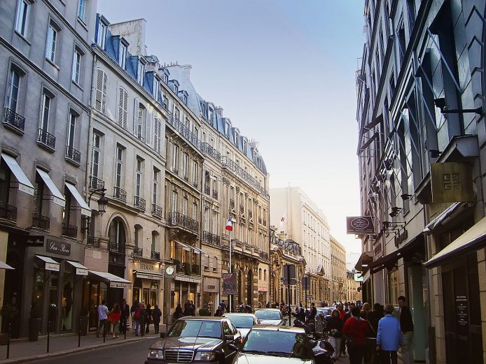 1280px-rue_du_faubourg_st_honore_dsc00792