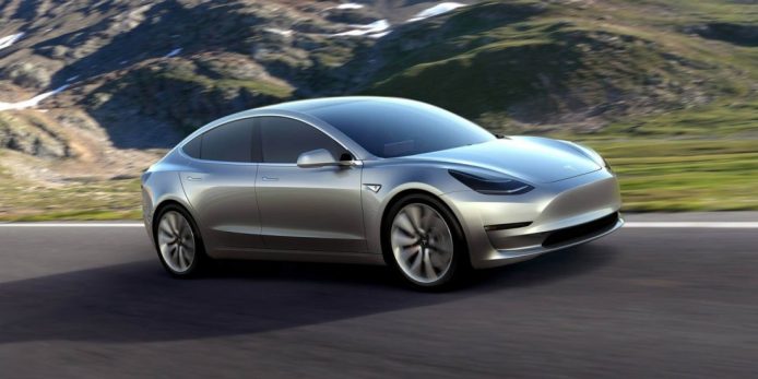 Tesla 更新自動駕駛系統，重複提醒司機捉緊軚盤