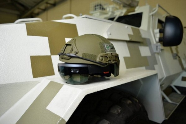 識自動追蹤目標！烏克蘭研發 HoloLens 防彈頭盔可應用於戰場上