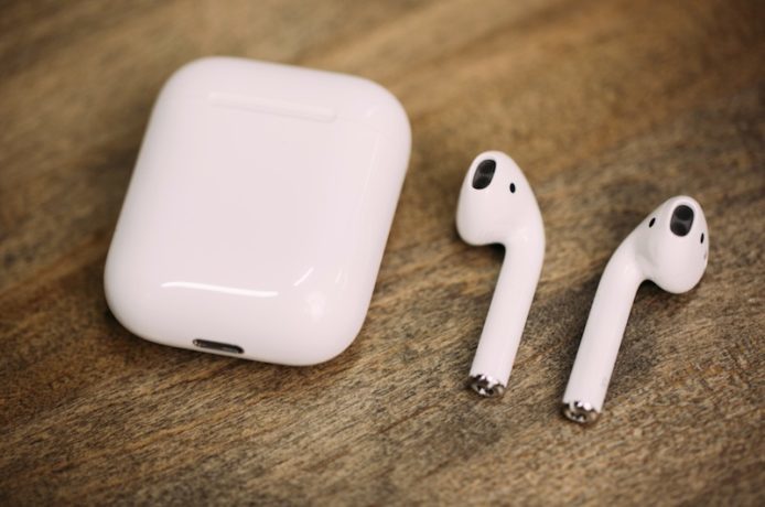 華爾街日報爆料：AirPods 延期因左右耳聲音不同步