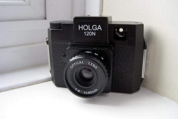 找到原裝模具，經典 Holga 120N 起死回生