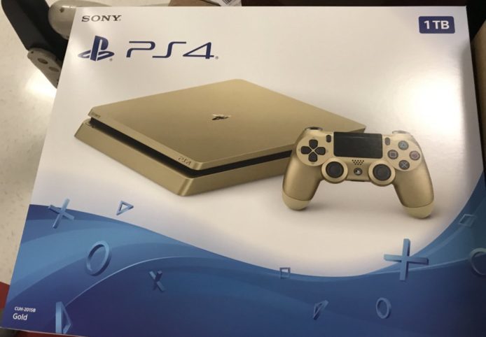 不只手掣，PS4 Slim 也將推出金色版本？