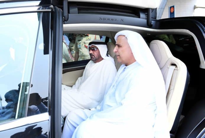 為自動化的士作準備   Tesla 交付 50 部電動車往阿聯酋