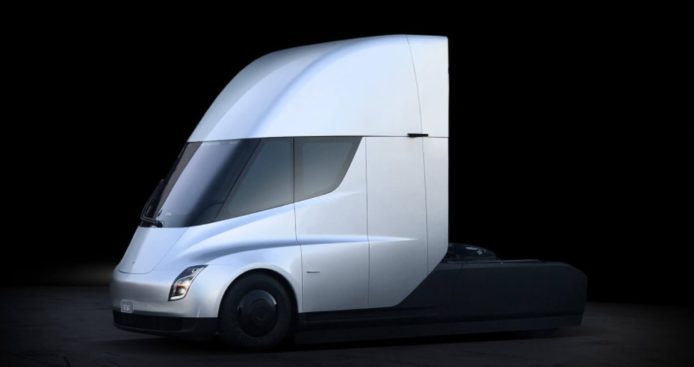 慳皮費又好力  網民「野生捕獲」暴走 Tesla Semi 電動拖頭