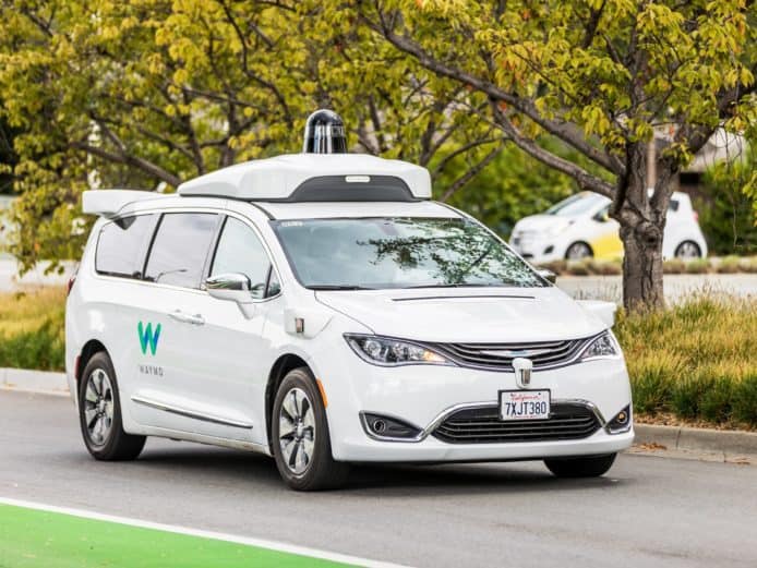 教導控制自動駕駛車輛   Waymo 執法機關手冊內容曝光