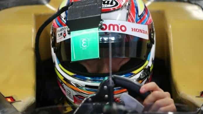 參考《龍珠 Z》設計   方程式車隊測試頭戴式 HUD 顯示