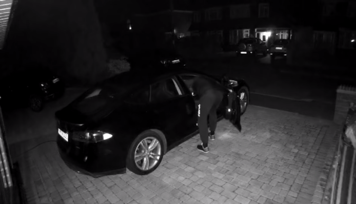 【有片睇】Tesla Model S 被盜　手機 + 平板即可複製車匙？