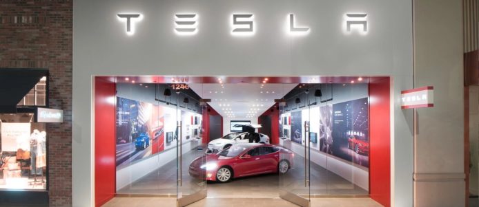 Tesla 改變初衷   保留過半門市但加價 3%