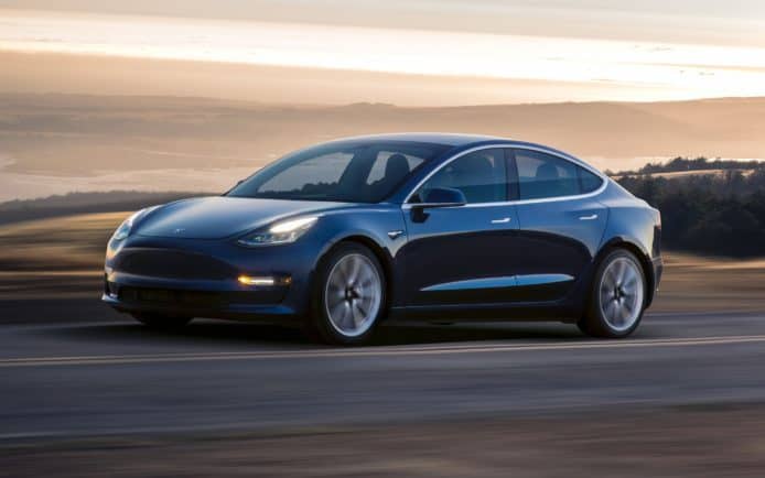 Elon Musk 為 Model 3 車廂內鏡頭解畫