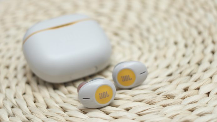 【評測】JBL TUNE 120TWS 真無線耳機　6 色機身選擇 + 快速充電