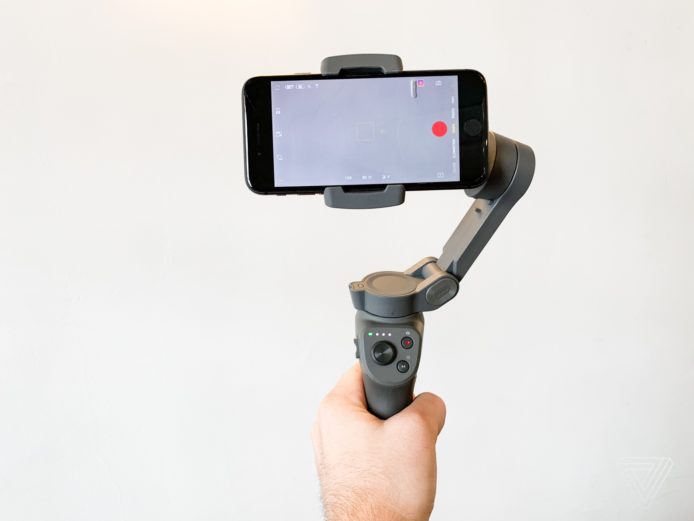 DJI Osmo Mobile 3 手機雲台   定價 $759 主打可摺機身