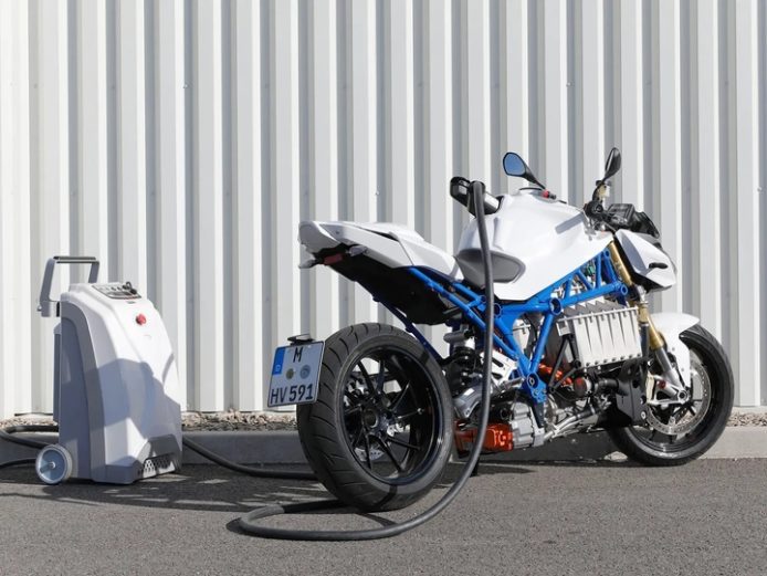 BMW電單車無線充電新專利   如手機般去到邊都可充電