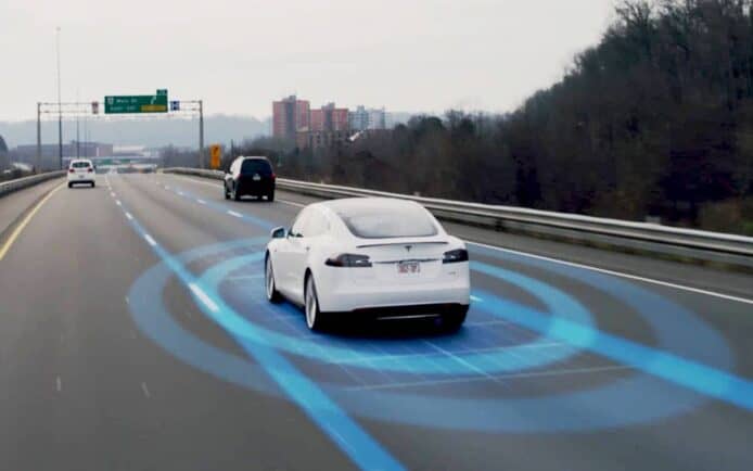Tesla 將添加新功能   行車鏡頭懂得辨認限速路牌