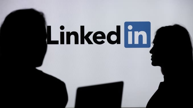 黑客假冒 LinkedIn 發工作電郵     後台安裝病毒操控電腦