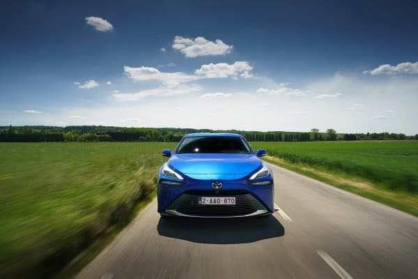 Toyota Mirai 續航力突破 1000 公里    氫能車只需5分鐘可充滿