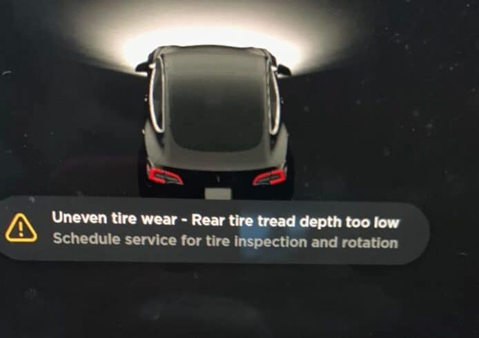 Tesla 車主發現系統新功能   可偵測車胎狀況和磨損程度