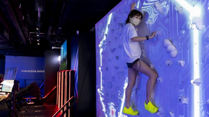【unwire TV】【試玩】K11 Art Mall運動電競新場試玩 歌儀挑戰獨木舟+攀石+跑步+藍球+足球