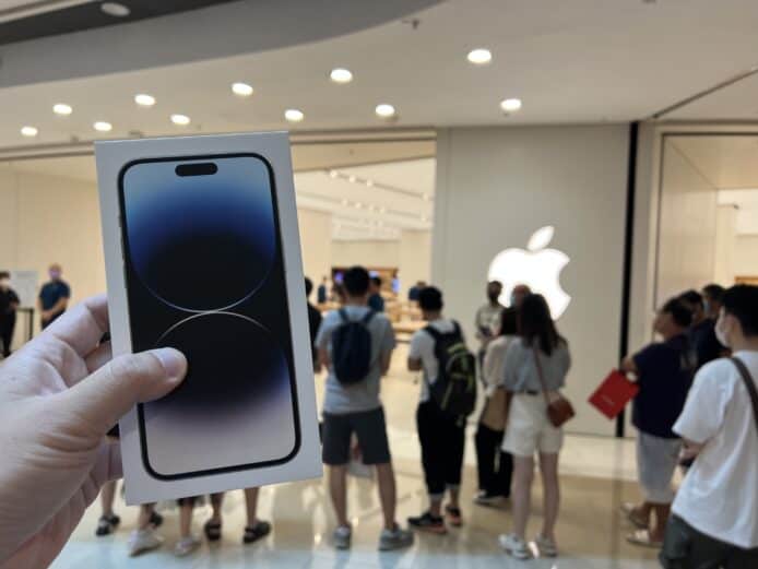 iPhone 14 發售首日實況    藍精靈教你轉資料必做 5 個步驟